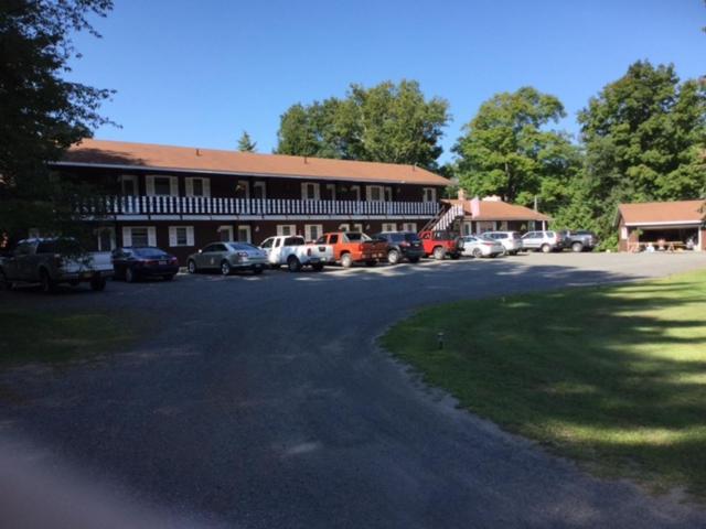Sandy Point Motel Long Lake Exterior photo