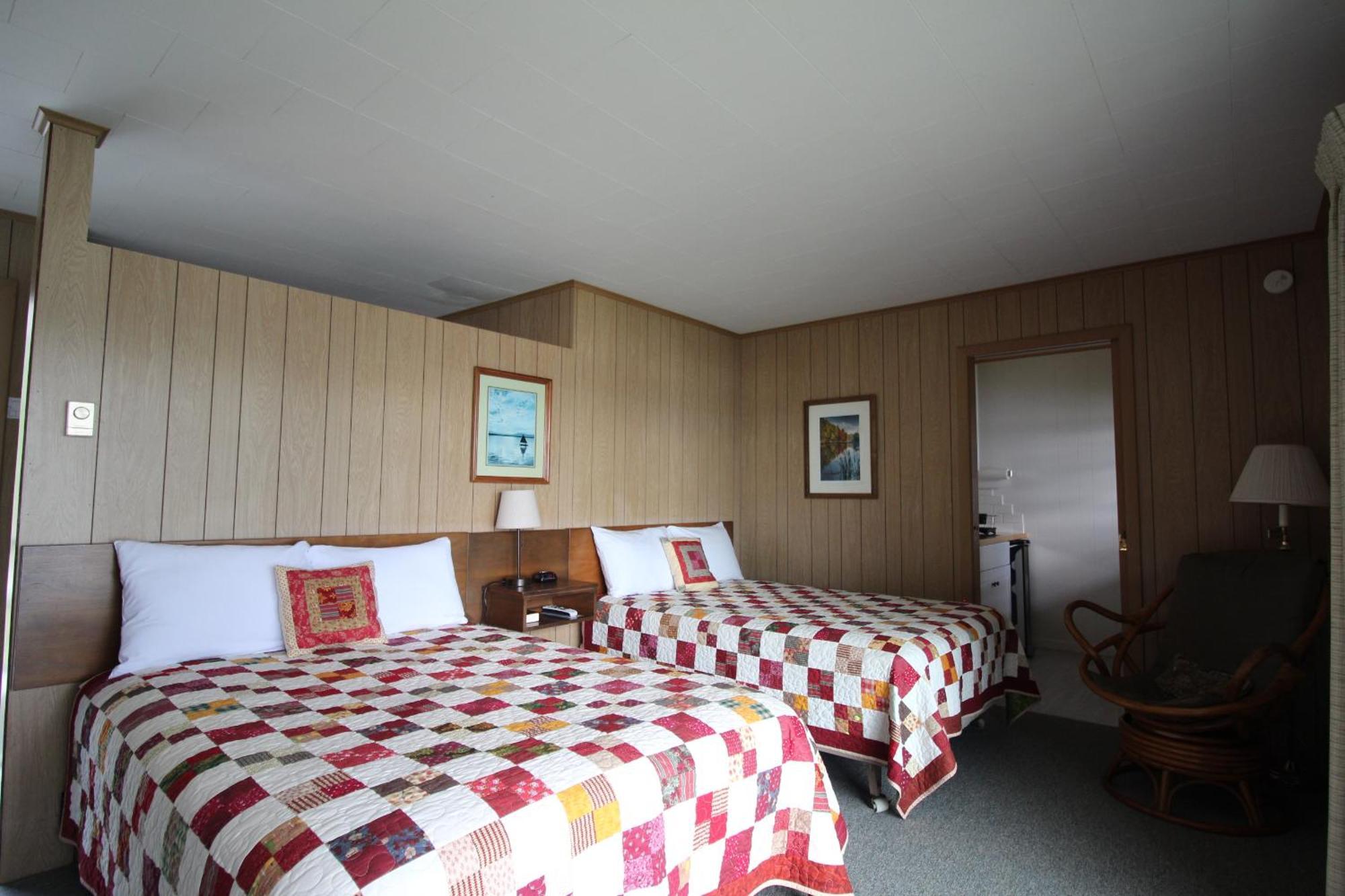 Sandy Point Motel Long Lake Exterior photo